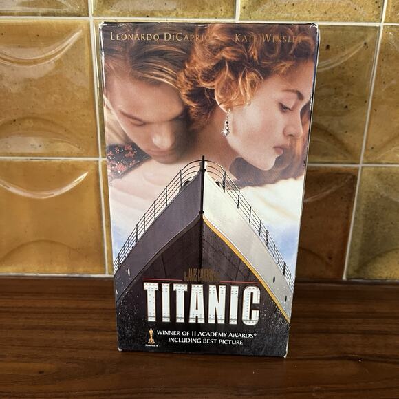 Titanic 2xVHS Tape Set 1998 Leonardo DiCaprio Kate Winslet - Picture 1 of 7